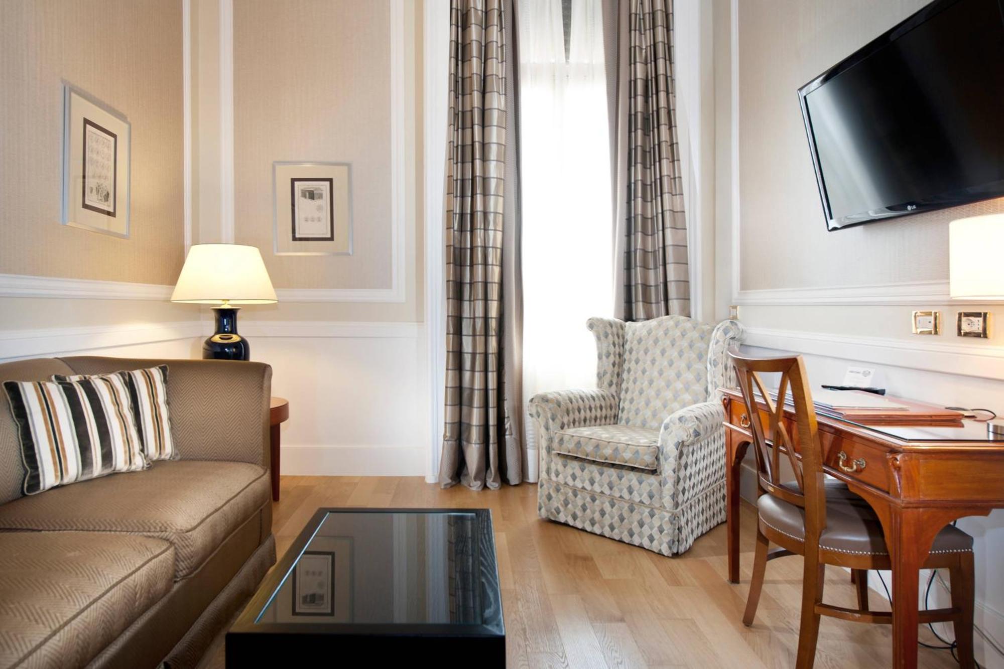 1 Bedroom Suite 1 King Sofa Bed,1632990163:JPEG